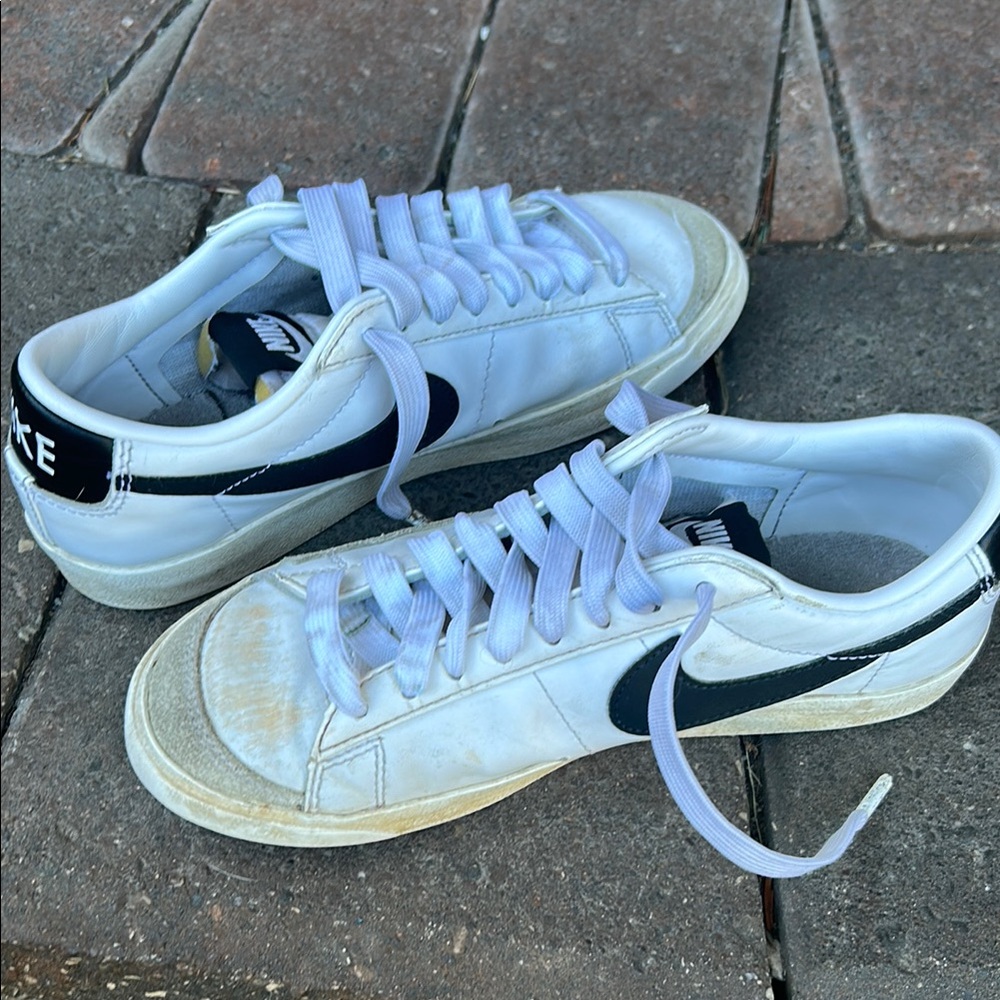 Nike White and Black Low-Top Sneakers